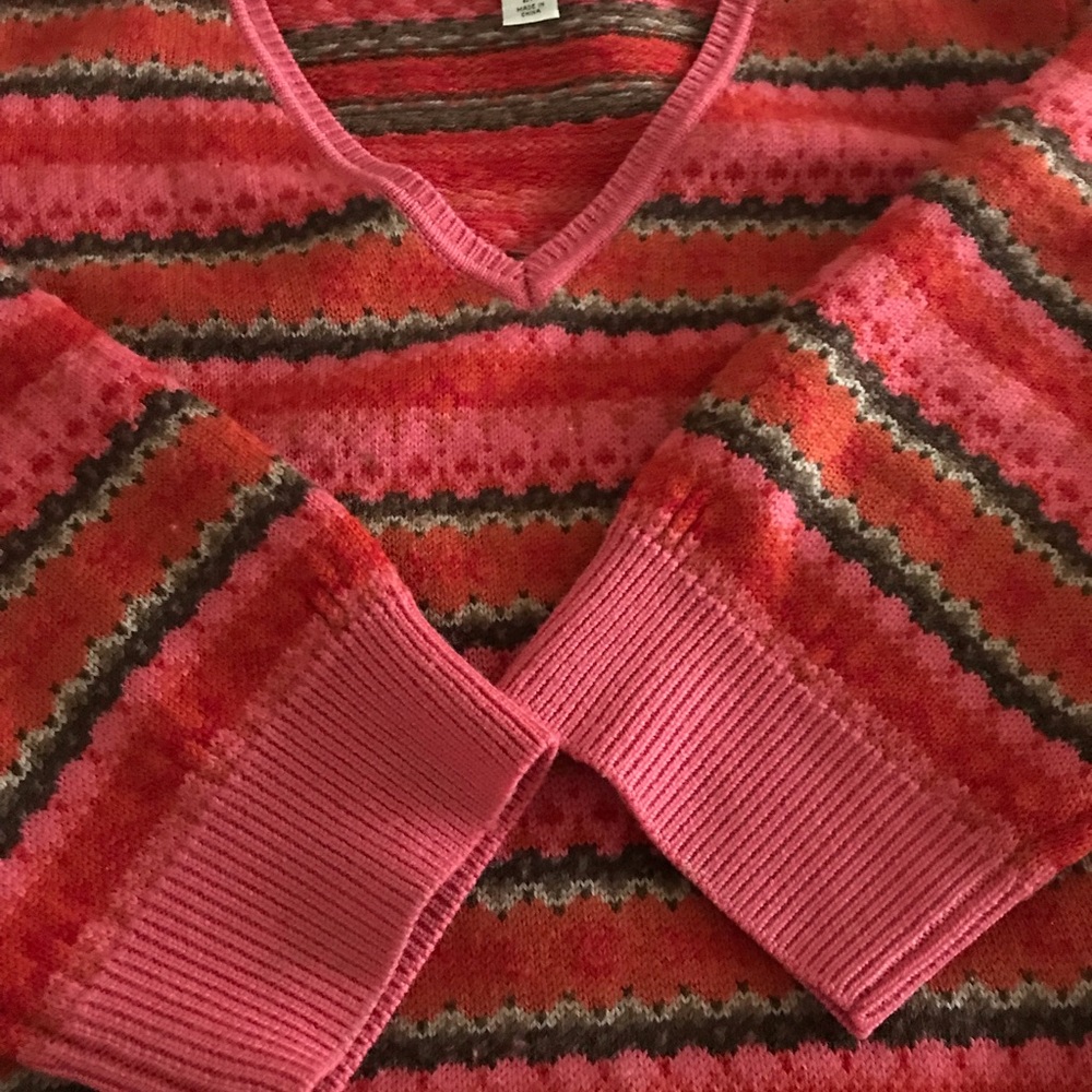 Beautiful V-neck sweater 3/4 length sleeve